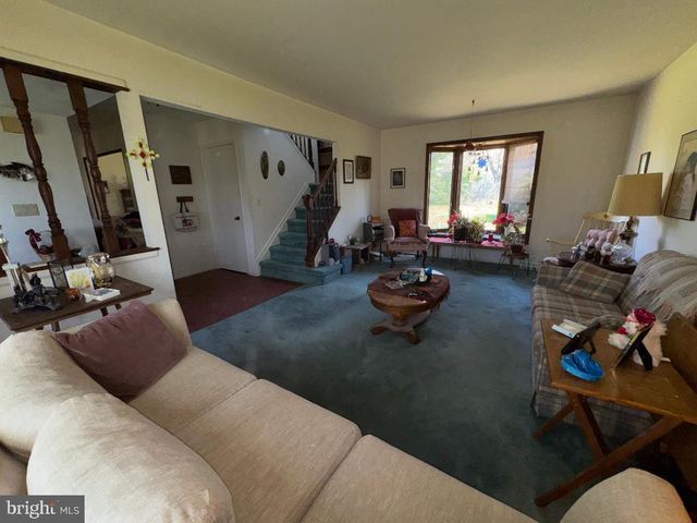 17 GRAYBURN DR, Marlton, NJ 08053