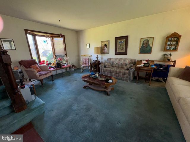 17 GRAYBURN DR, Marlton, NJ 08053