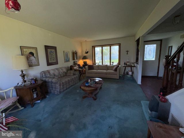 17 GRAYBURN DR, Marlton, NJ 08053