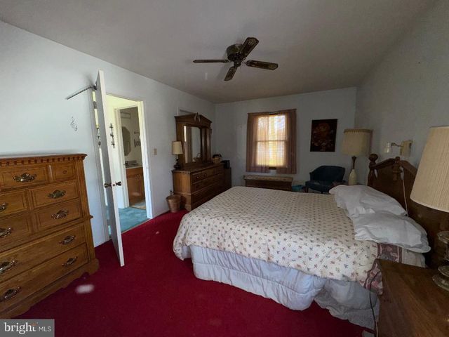 17 GRAYBURN DR, Marlton, NJ 08053