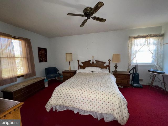 17 GRAYBURN DR, Marlton, NJ 08053