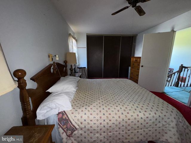 17 GRAYBURN DR, Marlton, NJ 08053