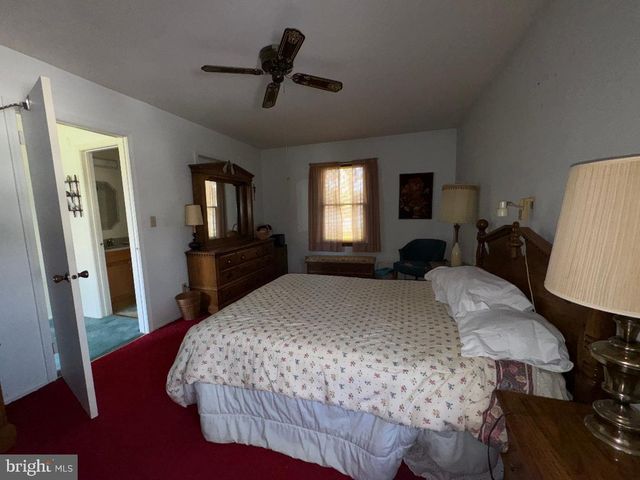 17 GRAYBURN DR, Marlton, NJ 08053