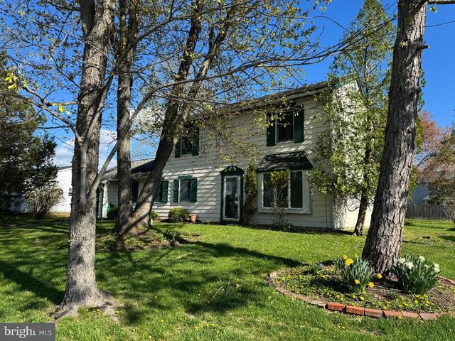 17 GRAYBURN DR, Marlton, NJ 08053