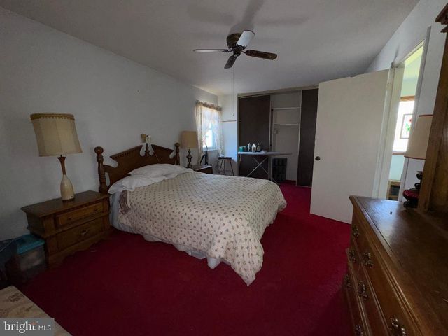 17 GRAYBURN DR, Marlton, NJ 08053