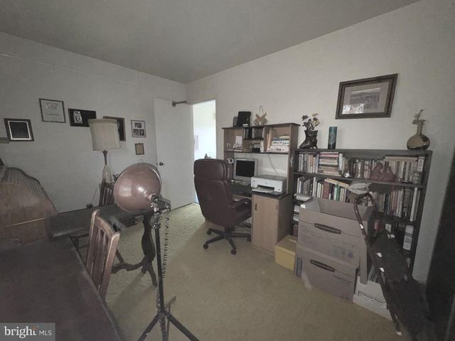 17 GRAYBURN DR, Marlton, NJ 08053