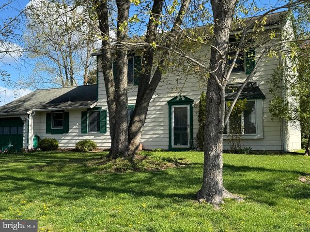 17 GRAYBURN DR, Marlton, NJ 08053