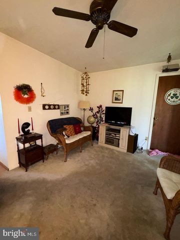 17 GRAYBURN DR, Marlton, NJ 08053