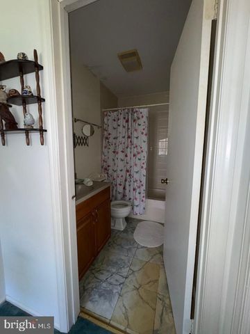 17 GRAYBURN DR, Marlton, NJ 08053