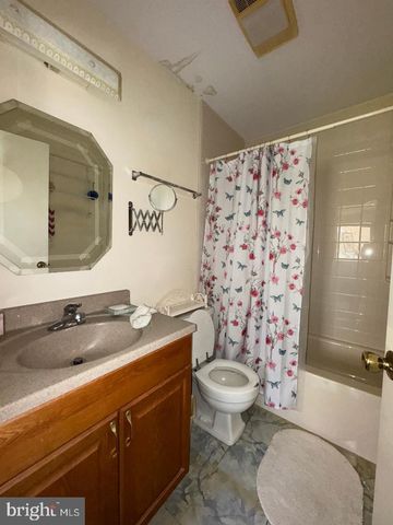 17 GRAYBURN DR, Marlton, NJ 08053