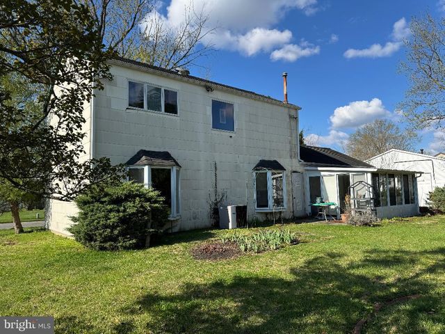 17 GRAYBURN DR, Marlton, NJ 08053