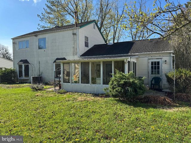 17 GRAYBURN DR, Marlton, NJ 08053