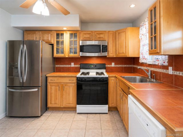 1515 Bantam Place, Bronx, NY 10469
