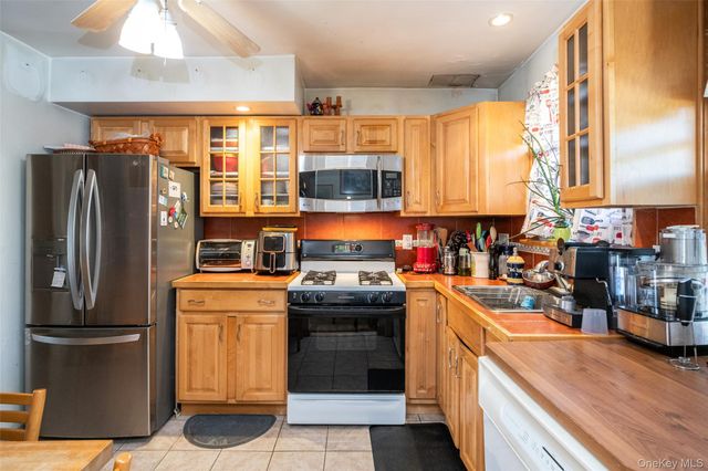 1515 Bantam Place, Bronx, NY 10469