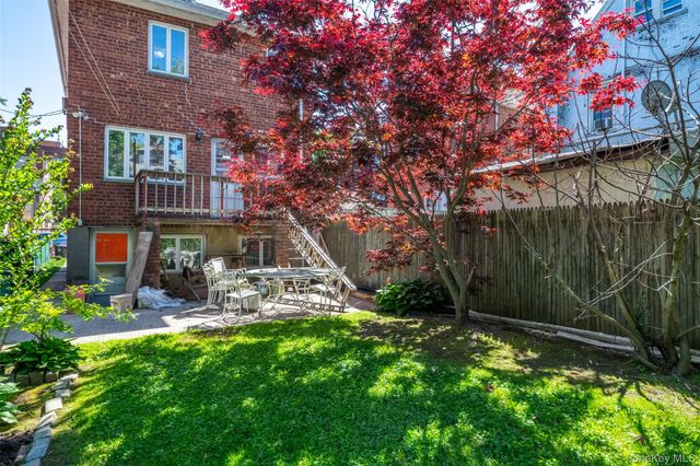 1515 Bantam Place, Bronx, NY 10469