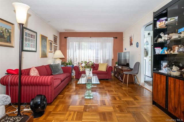 1515 Bantam Place, Bronx, NY 10469