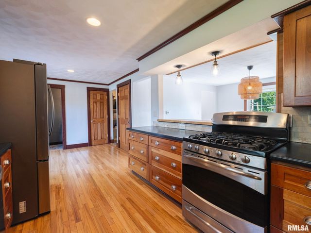 301 E FERNWOOD Street, Morton, IL 61550