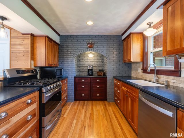 301 E FERNWOOD Street, Morton, IL 61550