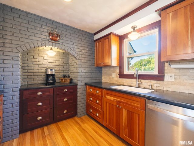301 E FERNWOOD Street, Morton, IL 61550