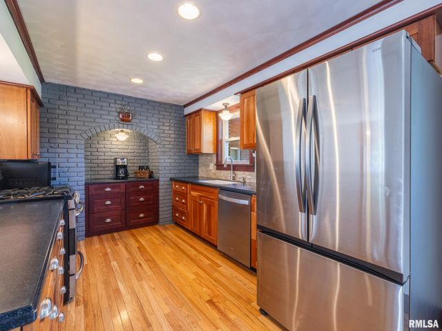 301 E FERNWOOD Street, Morton, IL 61550