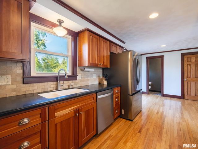 301 E FERNWOOD Street, Morton, IL 61550