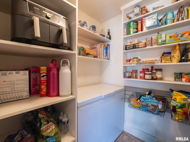 301 E FERNWOOD Street, Morton, IL 61550