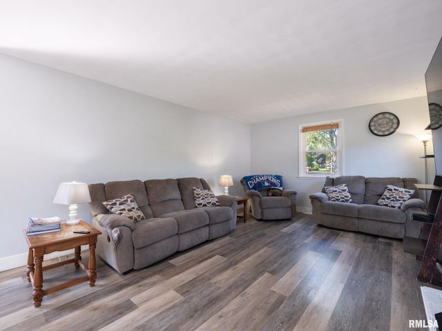 301 E FERNWOOD Street, Morton, IL 61550