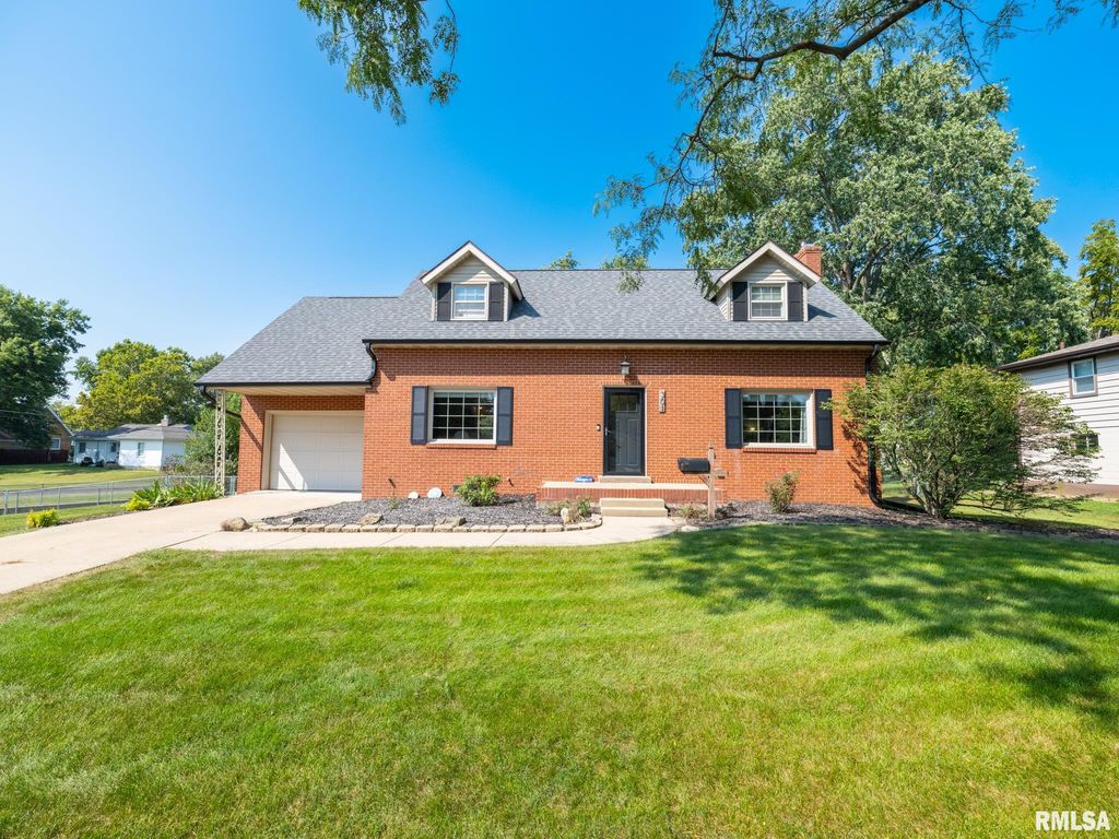 301 E FERNWOOD Street, Morton, IL 61550