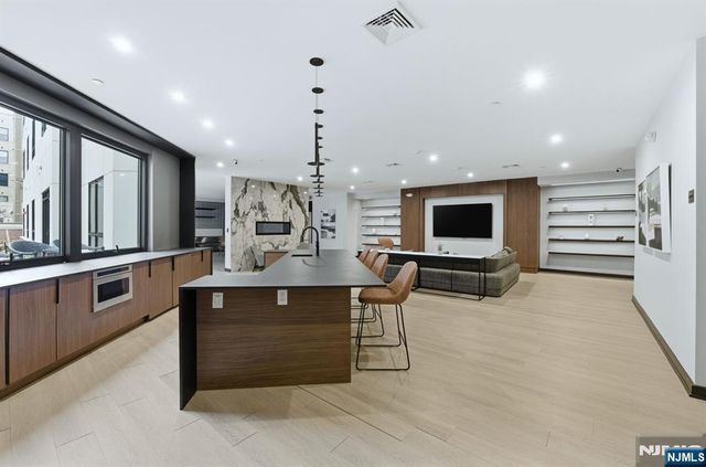 37 Orange Road 401, Montclair, NJ 07042