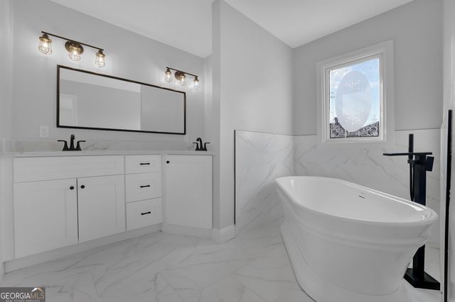 1525 WYNFIELD DR, Auburn, GA 30011