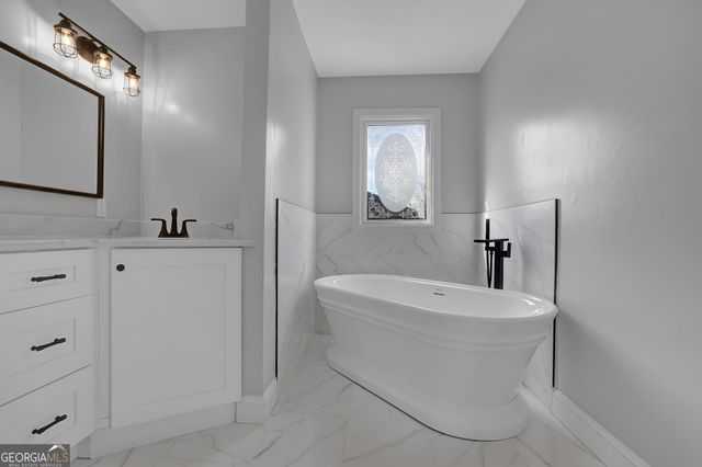 1525 WYNFIELD DR, Auburn, GA 30011