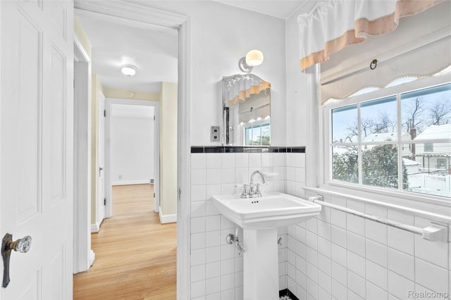 1864 22nd Street, Wyandotte, MI 48192