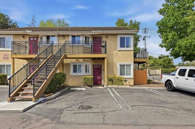 495 San Pasqual Valley Road 152, Escondido, CA 92027