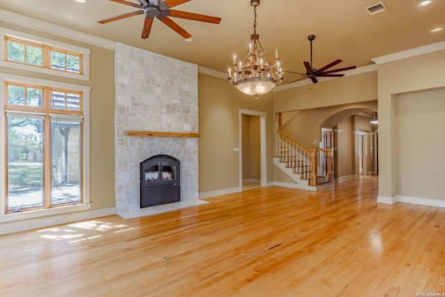 1104-B Lois St, Kerrville, TX 78028