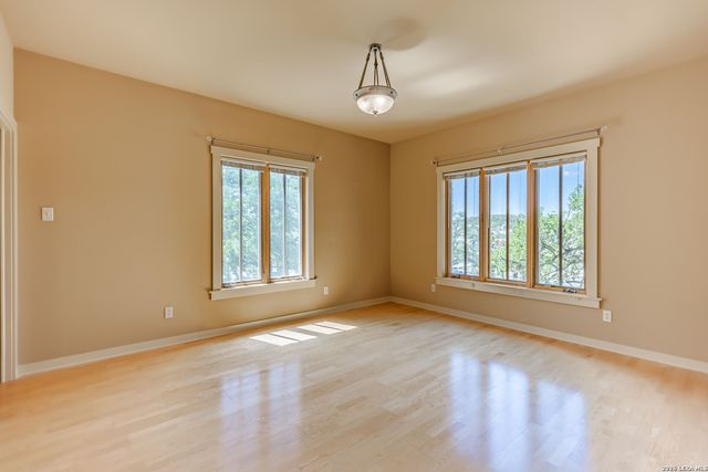 1104-B Lois St, Kerrville, TX 78028