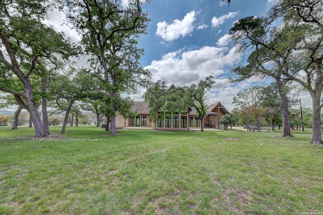 1104-B Lois St, Kerrville, TX 78028
