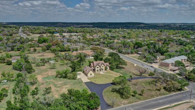 1104-B Lois St, Kerrville, TX 78028