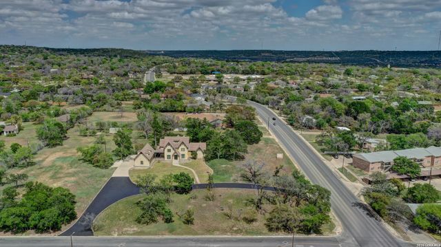 1104-B Lois St, Kerrville, TX 78028