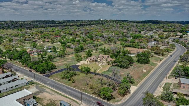 1104-B Lois St, Kerrville, TX 78028