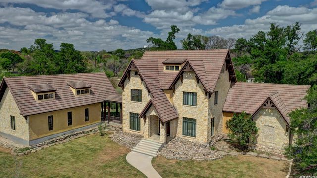1104-B Lois St, Kerrville, TX 78028
