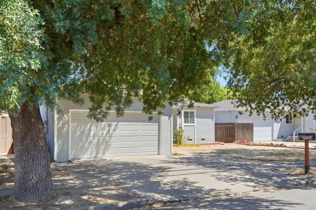 Image 3 of property listing at 1909 Evergreen Avenue, Modesto, CA 95350