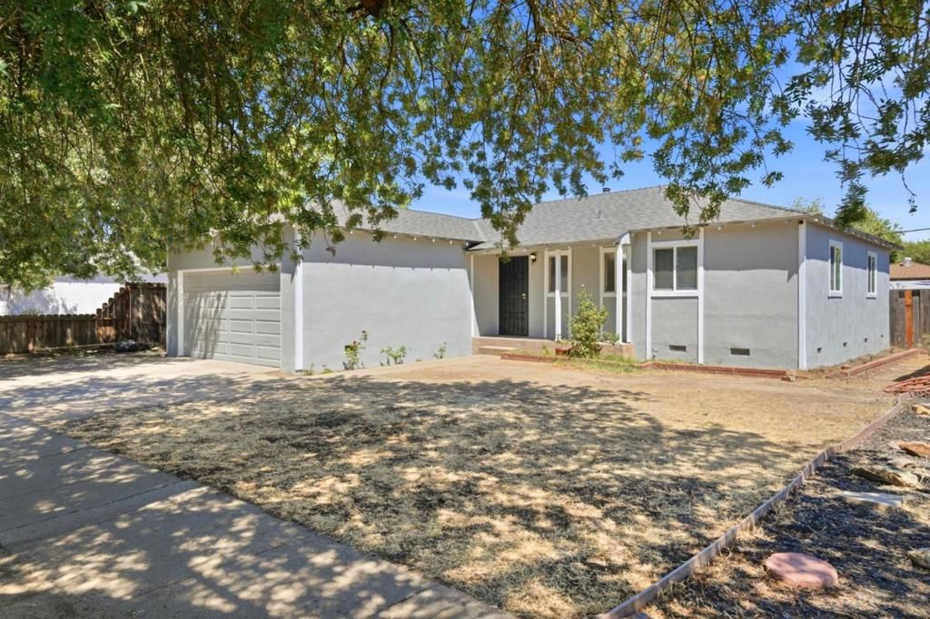 Image 4 of property listing at 1909 Evergreen Avenue, Modesto, CA 95350