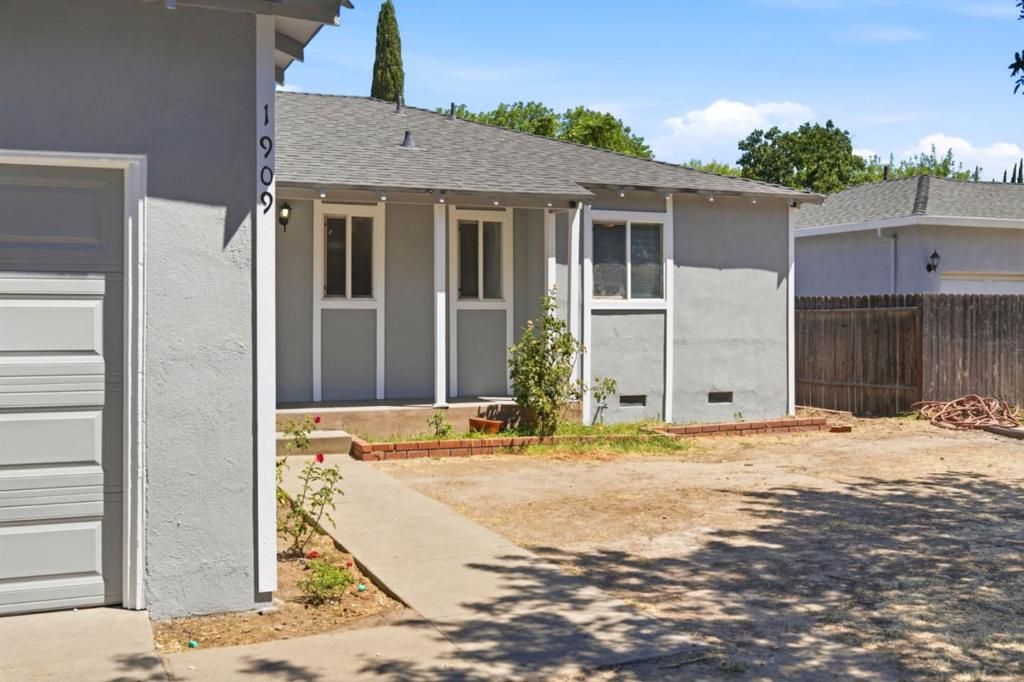 Image 5 of property listing at 1909 Evergreen Avenue, Modesto, CA 95350