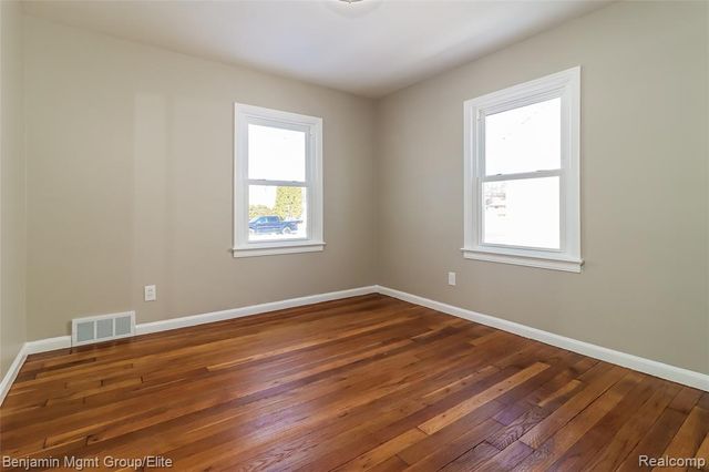 28461 Marquette Street, Garden City, MI 48135