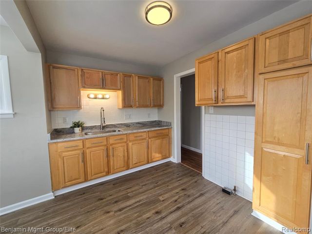 28461 Marquette Street, Garden City, MI 48135