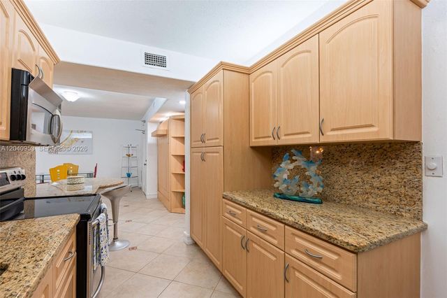 10185 Collins Avenue 521, Bal Harbour, FL 33154