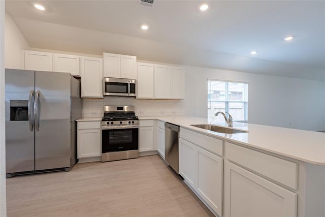 200 Camargue DR, Hutto, TX 78634