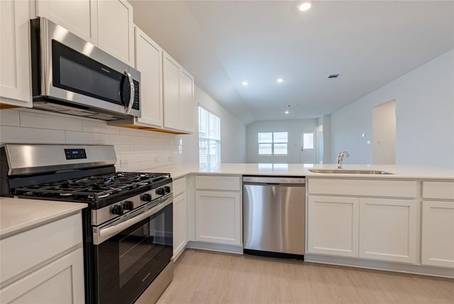 200 Camargue DR, Hutto, TX 78634