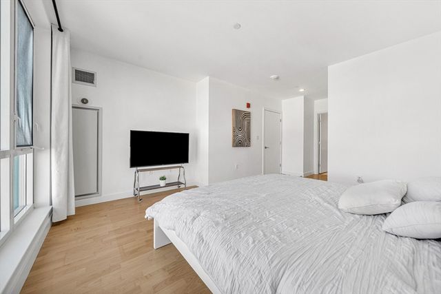 100 Station Lndg 712, Medford, MA 02155