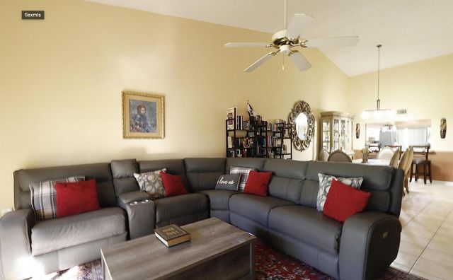 9460 Meadowood Drive 202, Fort Pierce, FL 34951